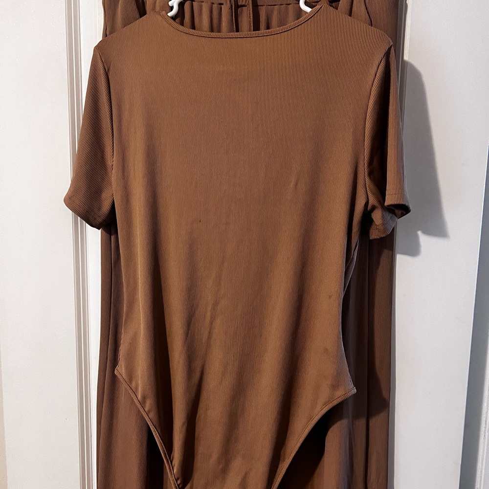 2 Pc Bodysuit Set - Picture 2 of 3
